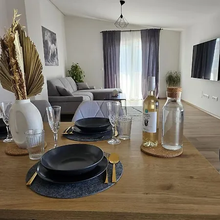 Апартаменти Whitehill House