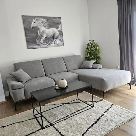 Апартаменты Whitehill House