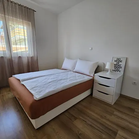 Апартаменты Whitehill House Задар