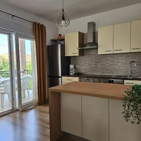 Апартаменты Whitehill House