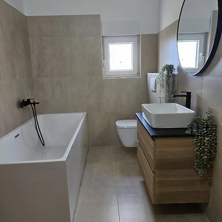 Апартаменты Whitehill House Задар