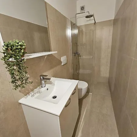 Апартаменты Whitehill House Задар